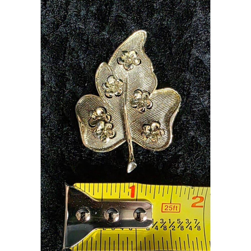 Vintage Mid-Century Gold Tone Leaf Brooch with Floral Accents | Textured Metal - Picture 7 of 8